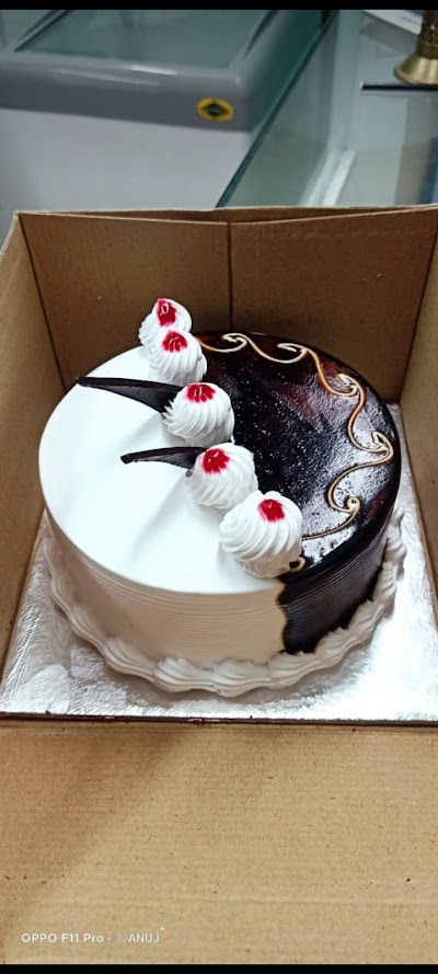 BAKEOM0O02VO_Shree_Gupta_Ji_Cake___Pizza_Store_ChIJZayUlGcX8jkRUEzM_3d3XDU_5