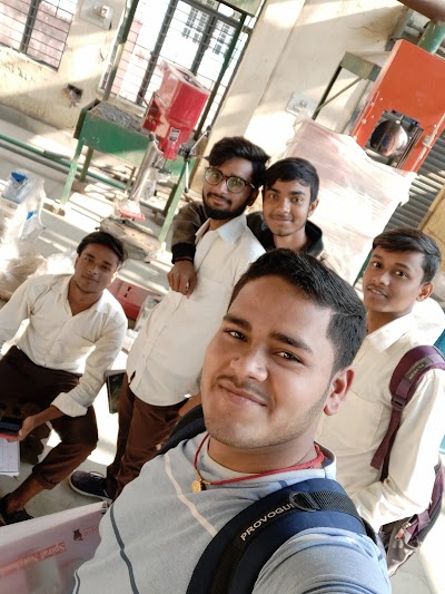 COLLZBNTL7OG_P.B_High_School_ChIJ11bDJisj8jkRLC96fdBEedY_7