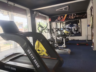 GYMIA8SZEU0W_Lucky_fitness_gym_ChIJw74NGgAj8jkRHQmYBHDUbeg_10