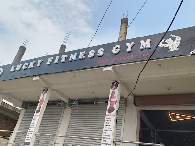 GYMIA8SZEU0W_Lucky_fitness_gym_ChIJw74NGgAj8jkRHQmYBHDUbeg_3