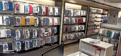 GYML50X81WTT_Jockey_Exclusive_Store_ChIJ7feTGd8r8jkRl-882lcbheA_7