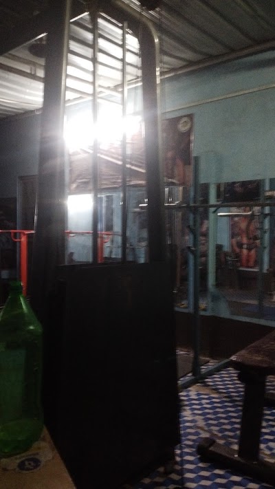 GYMYWHUQPHY5_LIONS_DEN_FITNESS_ChIJBaCLeCgr8jkRo0mLMDjF7Zw_3