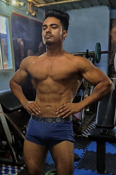 GYMYWHUQPHY5_LIONS_DEN_FITNESS_ChIJBaCLeCgr8jkRo0mLMDjF7Zw_5