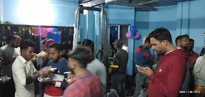 GYMYWHUQPHY5_LIONS_DEN_FITNESS_ChIJBaCLeCgr8jkRo0mLMDjF7Zw_7