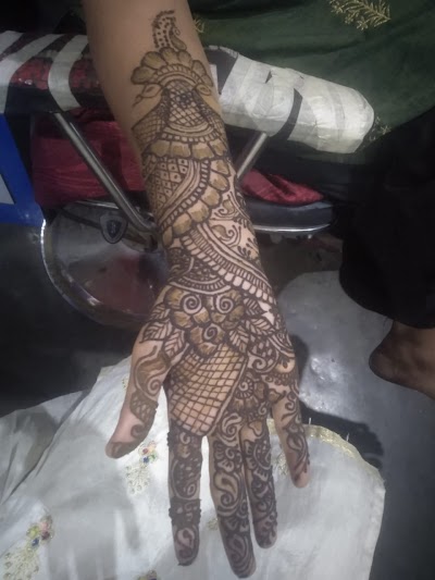 PARL1BS4IVMM_Paridhi_Glamour_ChIJVQ_BYvkr8jkRGz7hcODExVI_7