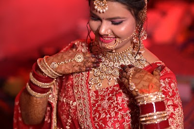 PARL9ZOE1U4A_Mini_makeup_artist_ChIJvTAZUgBB8jkRYraHfAIYfns_6