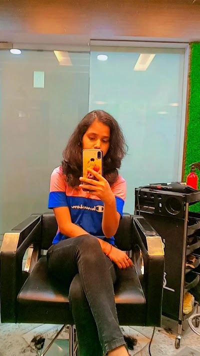 PARLBLKCQJ5W_Zoom_salon_ChIJvdejB9Ur8jkRAZxGxgR37pc_5