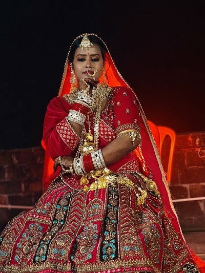 PARLJ0IZHHRF_Shine_ChIJNfFEFNMj8jkRbUBZNugX_lo_1