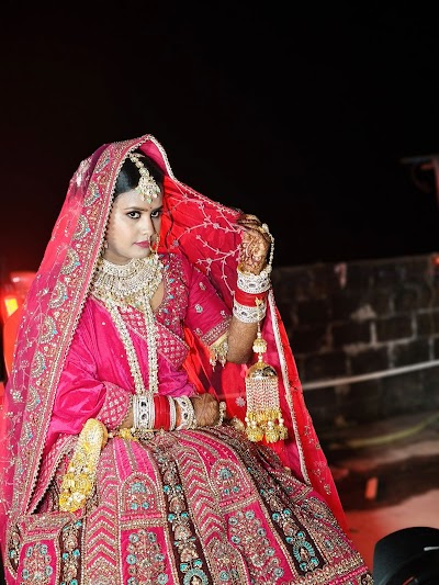 PARLJ0IZHHRF_Shine_ChIJNfFEFNMj8jkRbUBZNugX_lo_10