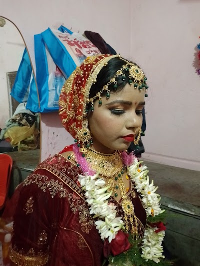 PARLJ0IZHHRF_Shine_ChIJNfFEFNMj8jkRbUBZNugX_lo_4