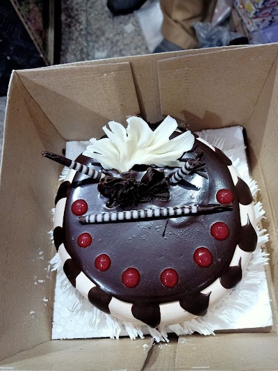 PARLUS8PBLAC_Royal_ice-cream_parlour_ChIJibL064Aj8jkRnhnsmQF8DNE_5