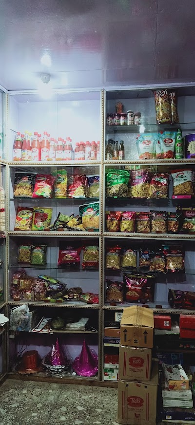 PARLUS8PBLAC_Royal_ice-cream_parlour_ChIJibL064Aj8jkRnhnsmQF8DNE_7