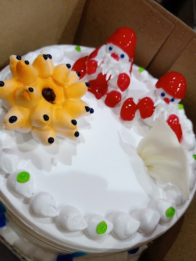 PARLUS8PBLAC_Royal_ice-cream_parlour_ChIJibL064Aj8jkRnhnsmQF8DNE_8