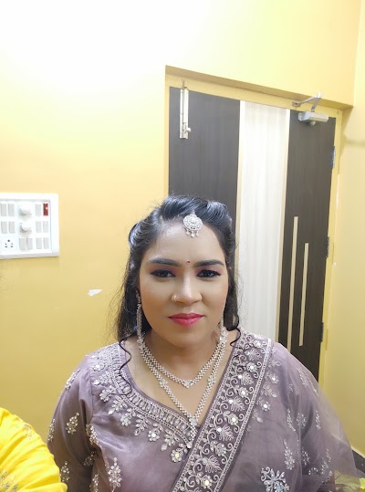 PARLUSOJ0LHA_Krystal_Beauty_Parlour_ChIJr2onMQEj8jkRNGF3OWWs-sc_4