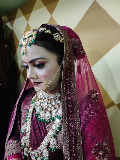 PARLUSOJ0LHA_Krystal_Beauty_Parlour_ChIJr2onMQEj8jkRNGF3OWWs-sc_8