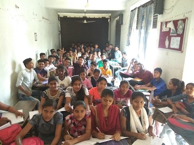 PHARW214U2AT_Creative_50_Physics_Classes_ChIJPfysmlcb8jkR-YtAlYgrU1Y_2