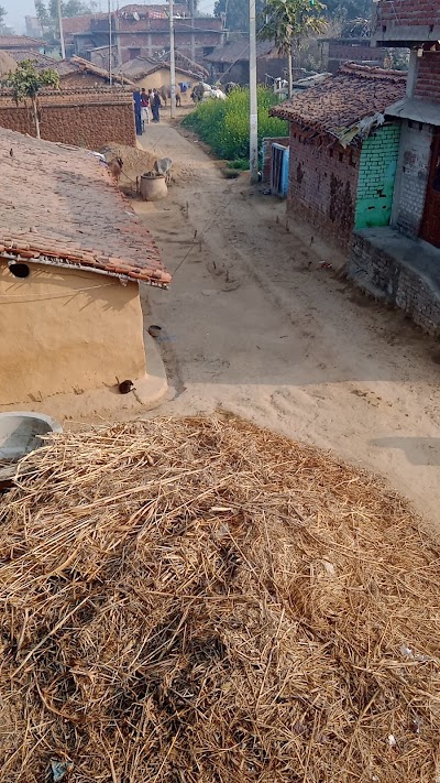 SCHOQOY9CKLU_Primary_school_Bataspur_ChIJe3GE_jMn8jkRAj76dAPge3k_2