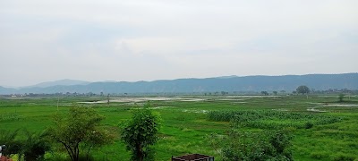 SCHOYBN3AKMN_Lai_Middle_School_ChIJ6-6vzTgh8jkRCt9s907k_Hw_1