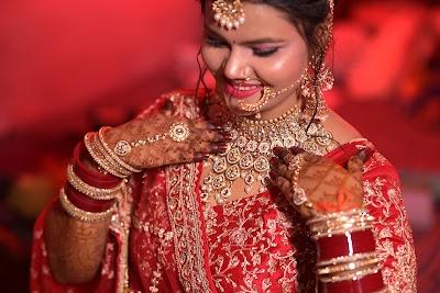 PARL9ZOE1U4A_Mini_makeup_artist_ChIJvTAZUgBB8jkRYraHfAIYfns_6