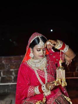 PARLJ0IZHHRF_Shine_ChIJNfFEFNMj8jkRbUBZNugX_lo_7