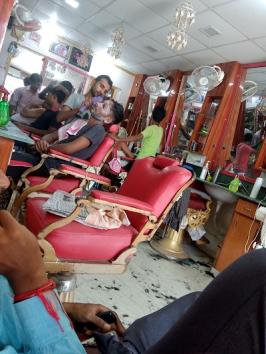 PARLXB5CWBKY_Raj_Parlour_ChIJ60NDFSYb8jkRDFDbZr0oyTo_10